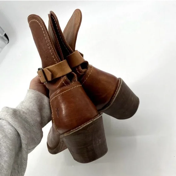 Frye 8.5 brown leather booties - Picture 5 of 5